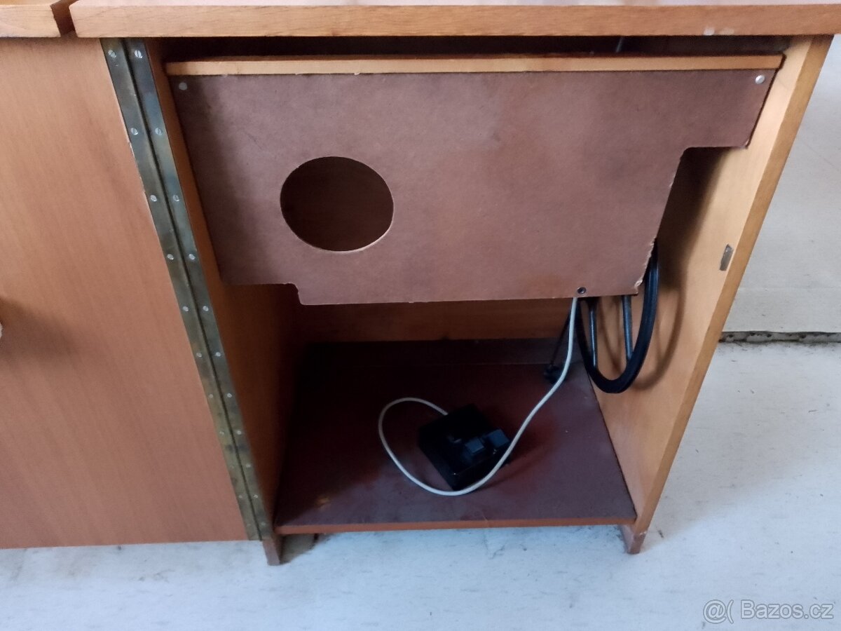 Skříňový šicí stroj Veritas - vánoční dárek - 6