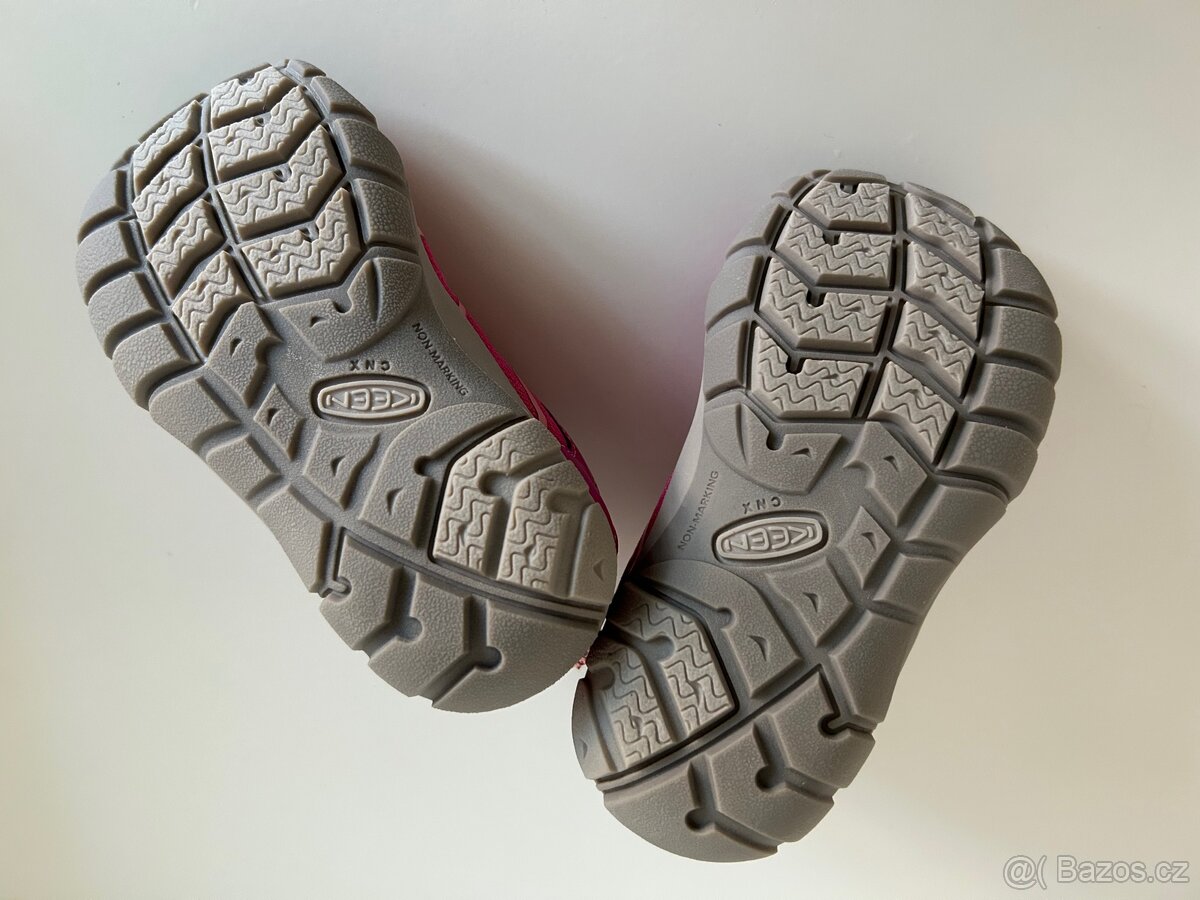 Nové dívčí boty zn.Keen - 6