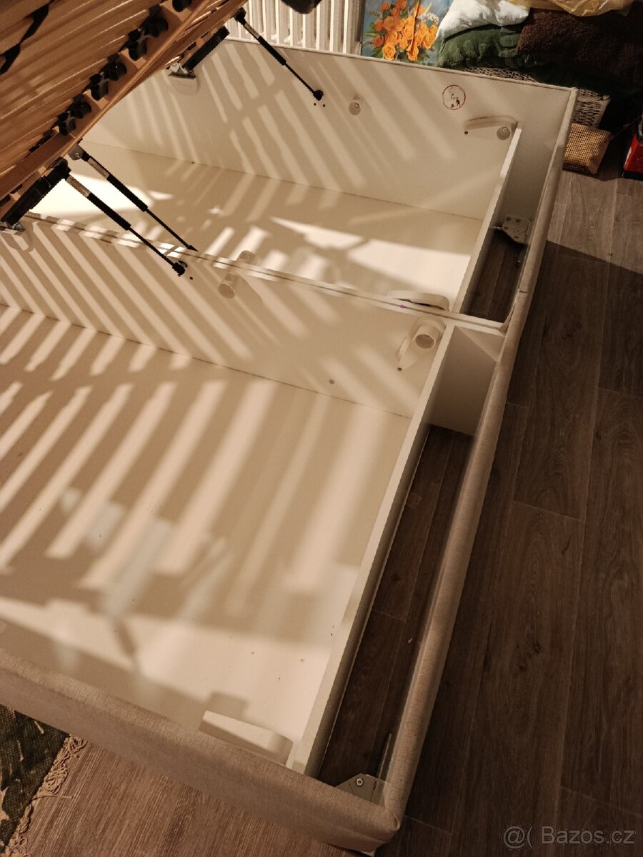 Čalouněná postel - 6