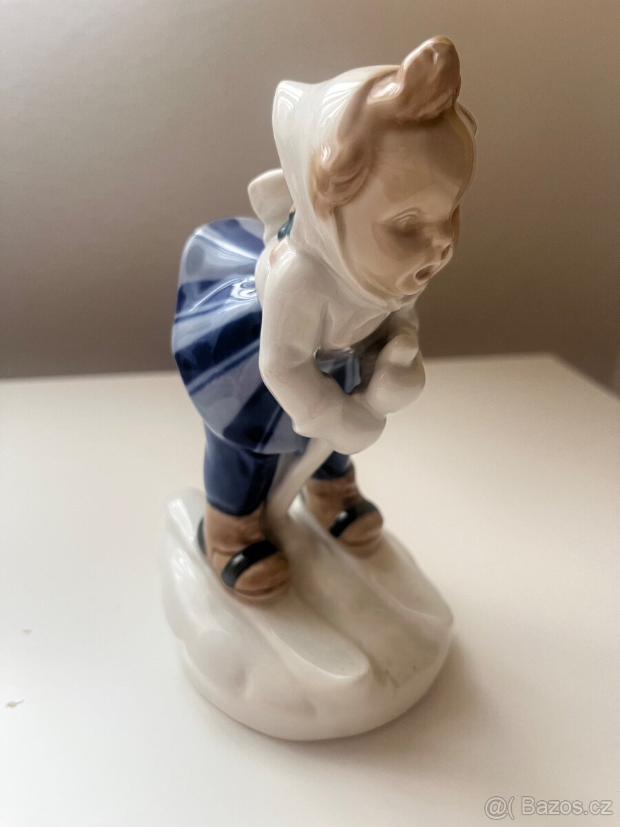 Porcelánová soška - malá lyžařka - 6
