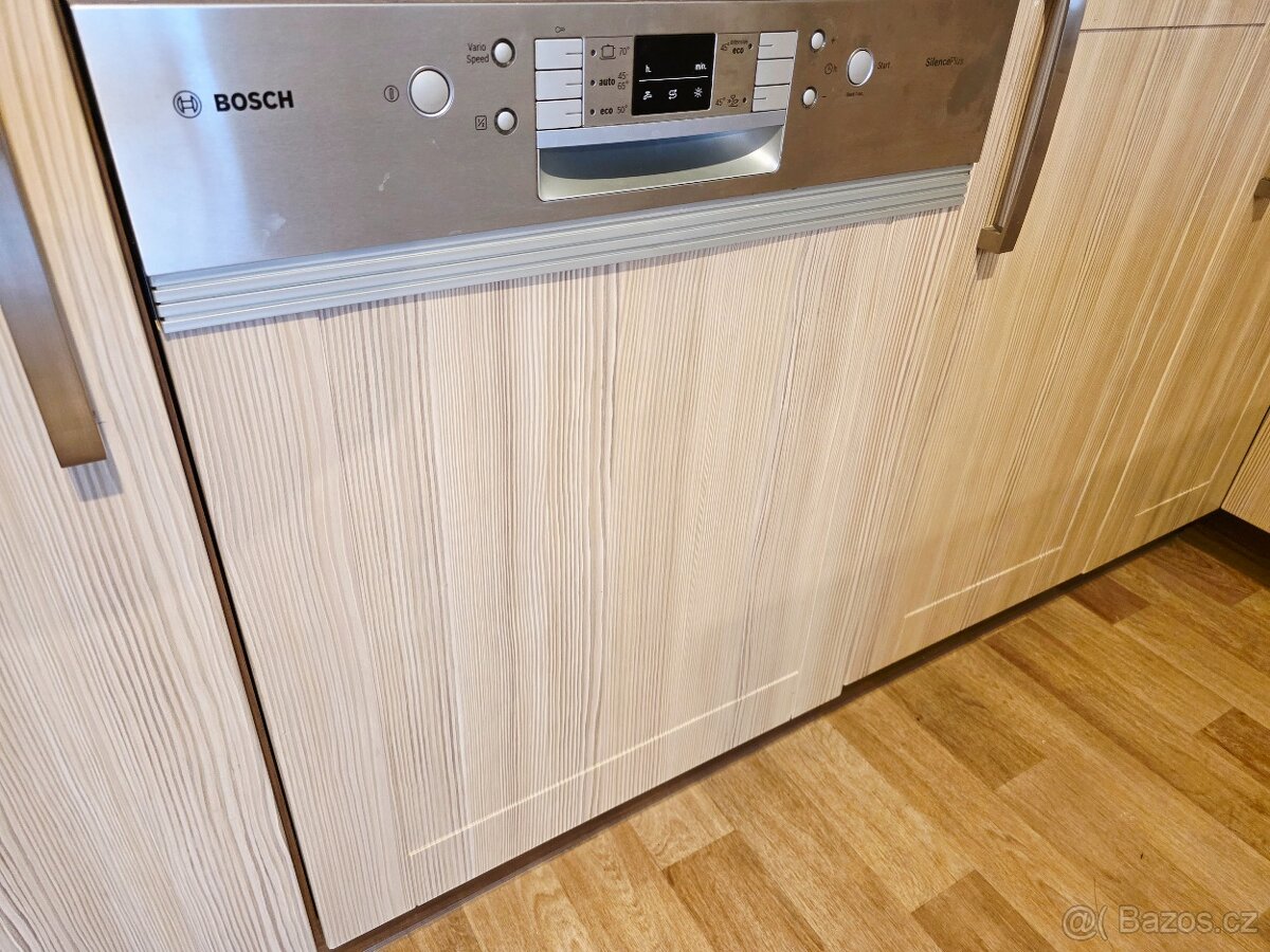 Kuchyňská linka se spotřebiči - 6