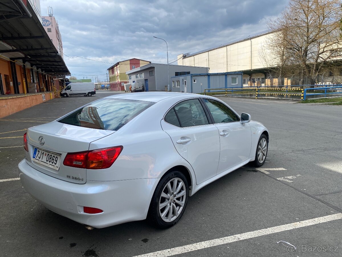 Lexus IS220D rok 2011 - 6