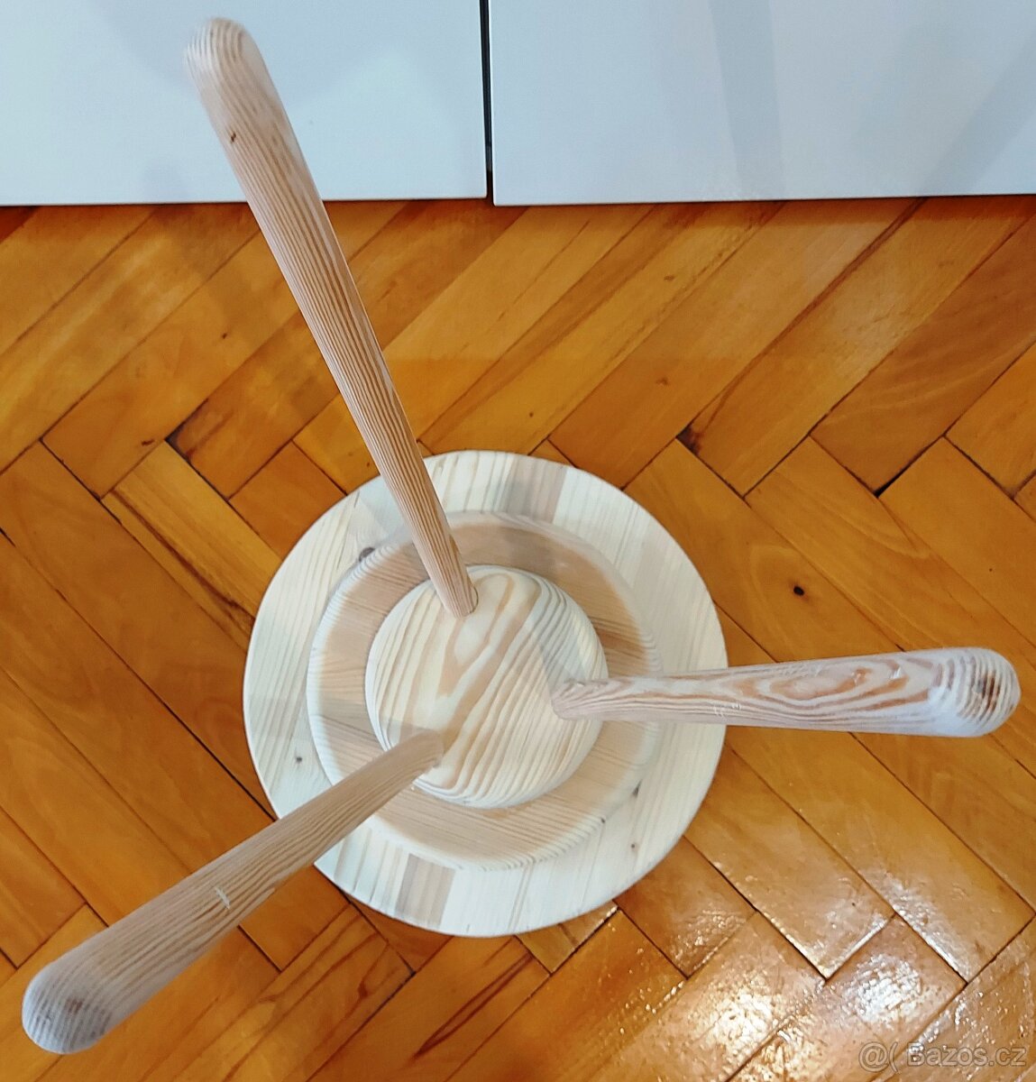 Květinový stolek na trojnožce.,, - 6