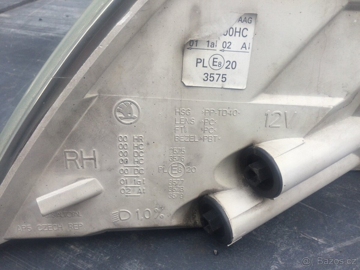 Přední pravé světlo - Octavia II - spolujezdec - pěkný stav - 6