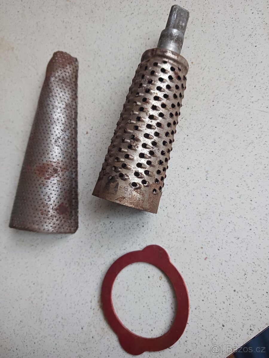 RUČNÍ MLÝNEK a různé náhradní díly na strojky - 6