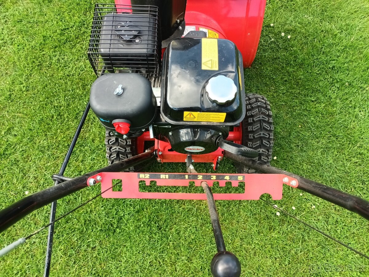 Prodám sněhovou frézu HECHT - 6