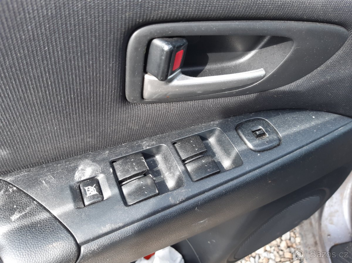 Mazda 3 2003 - dily z vozu - 6