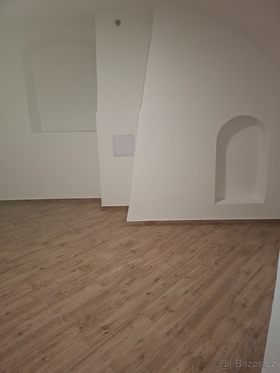 Pronájem obchodního prostoru 210m2 Praha 1 - 6