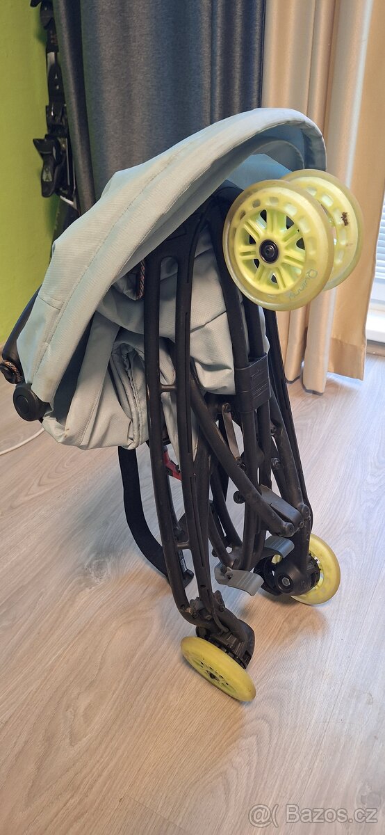 Skládací cestovní kočárek - 6