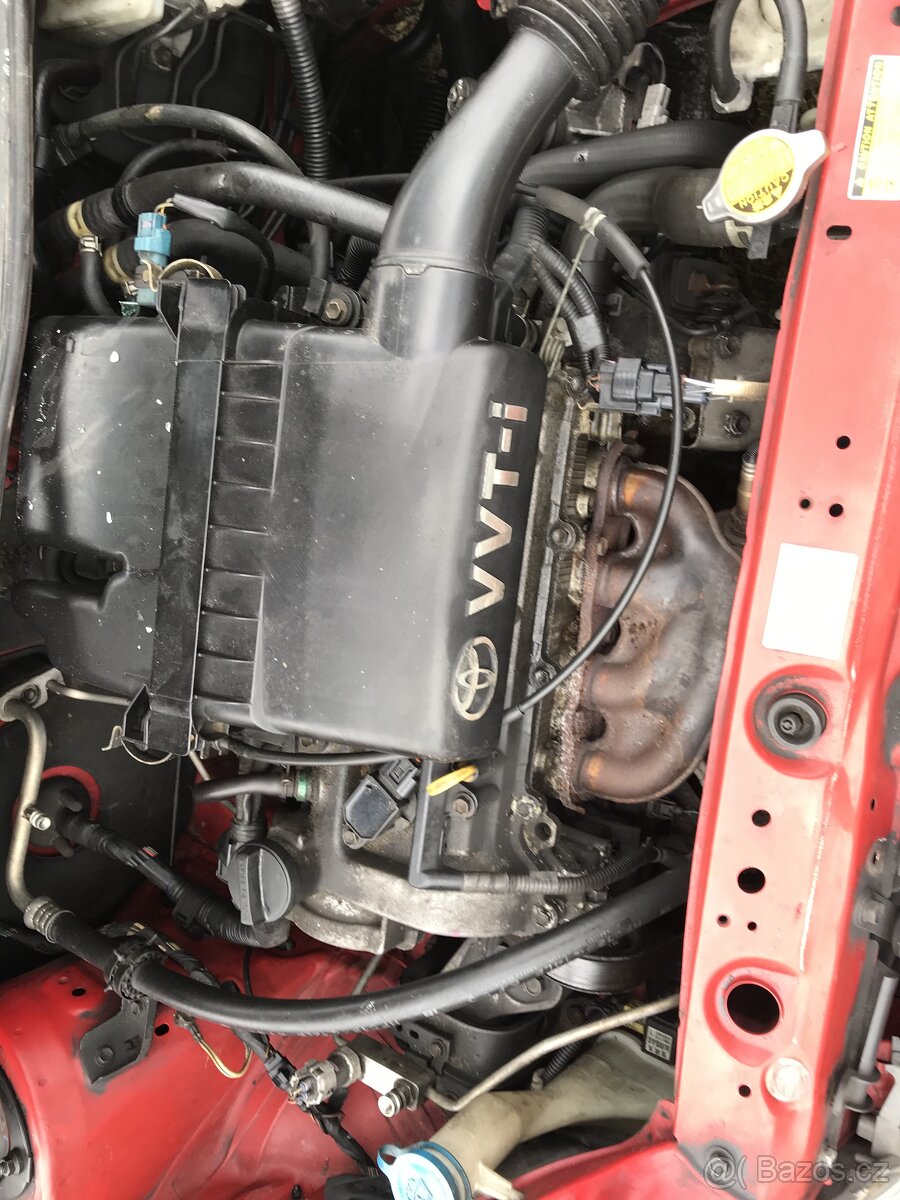 Toyota Yaris 1,0 VVT-i 2005 48kW - dily z vozu - 6