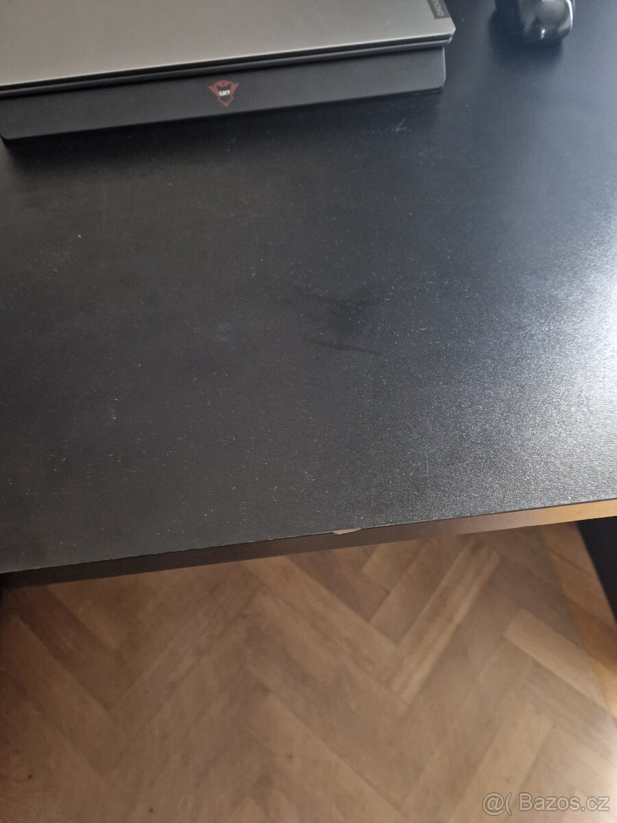Pracovní stůl - 6