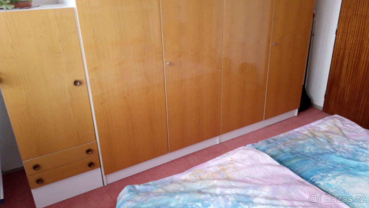 Ložnicová stěna pěkný stav - 6