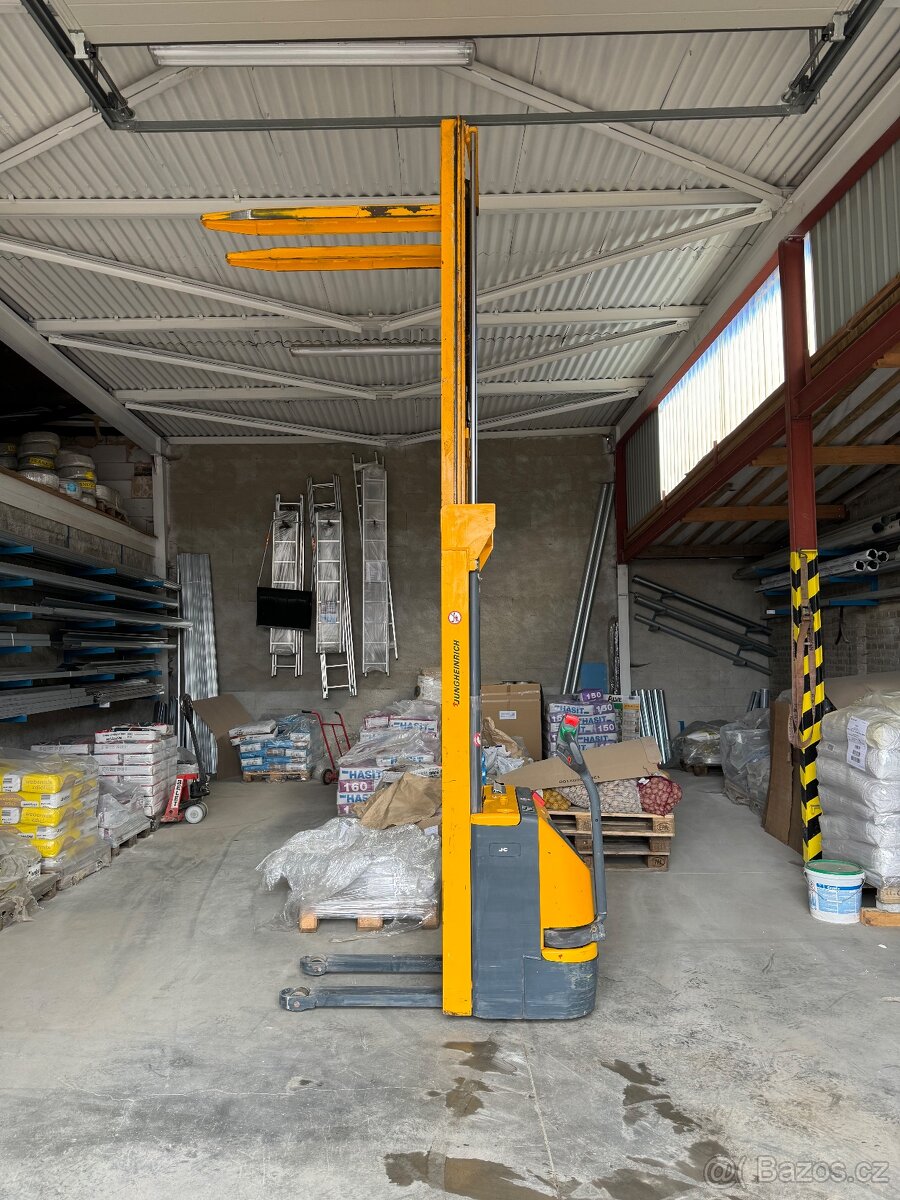 Elektrický vysokozdvižný paletový vozík Jungheinrich EJC10 - 6