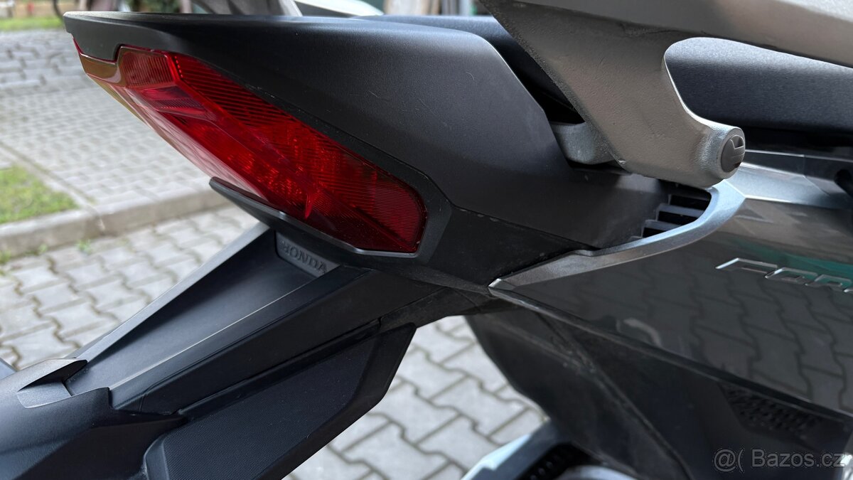 Honda Forza 750 šedá s výbavou r.v. 2023 - 6
