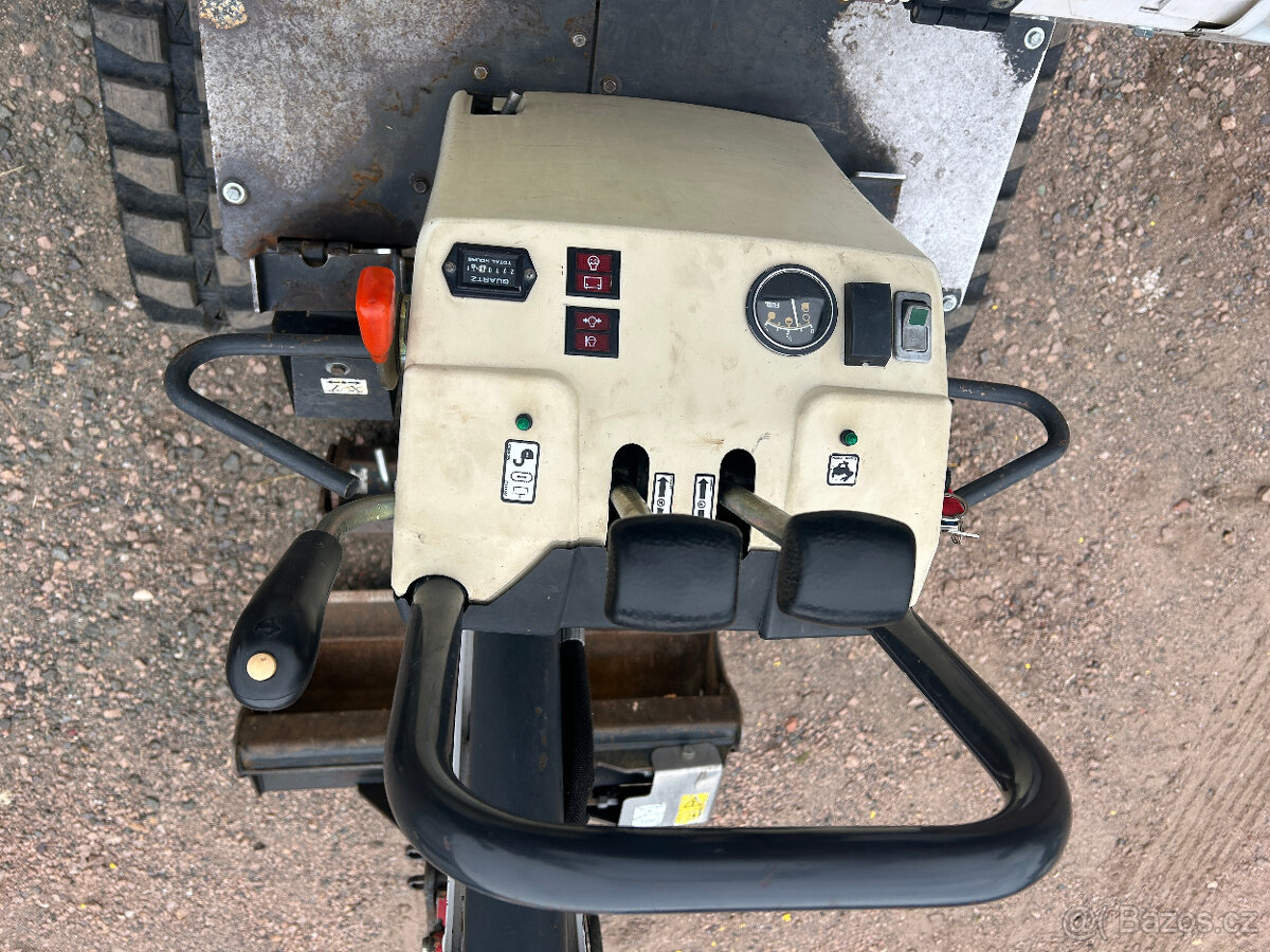 Minibagr Bobcat E10z - 6