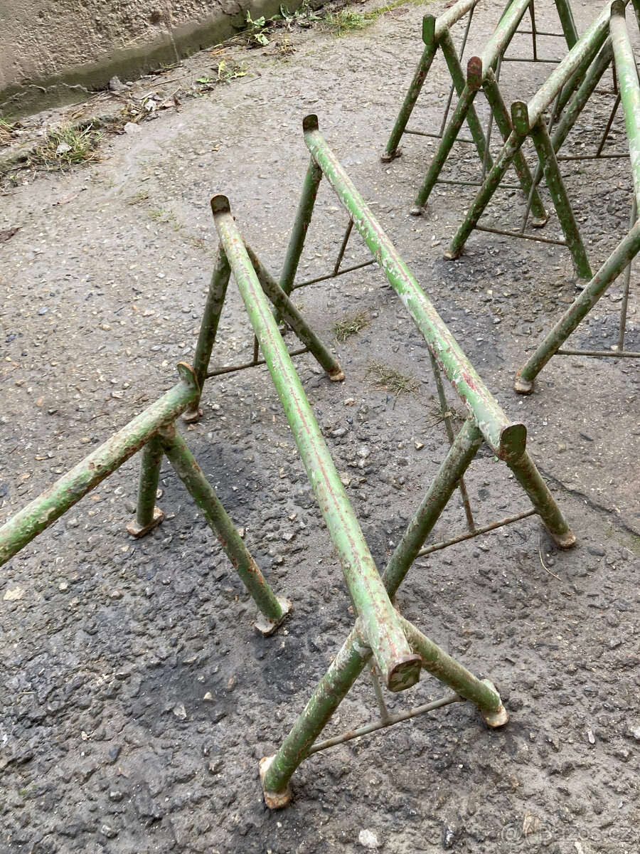 Stojánek kovový, podpěra, stojka za 200 kč - 6