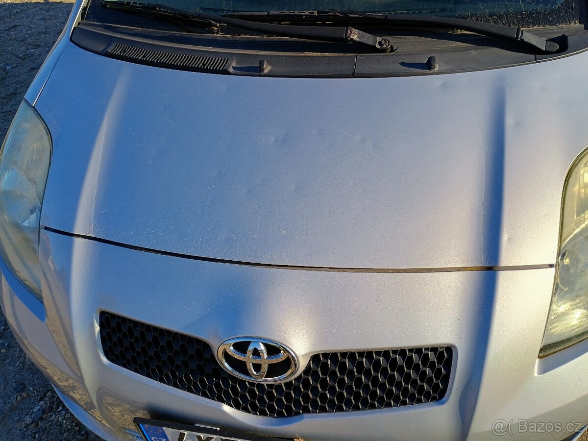 Toyota Yaris 1.3 - 6