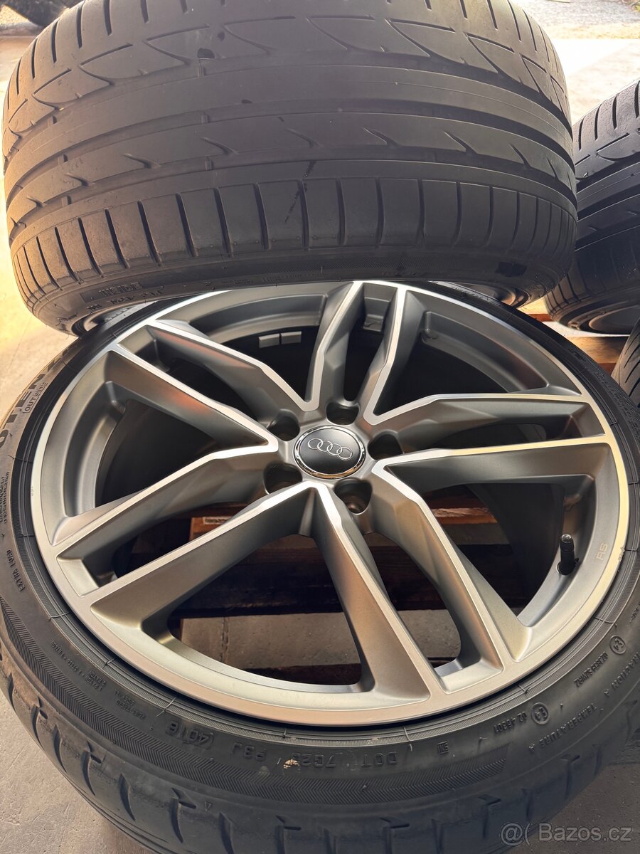 Original AUDI RS R19 - 6