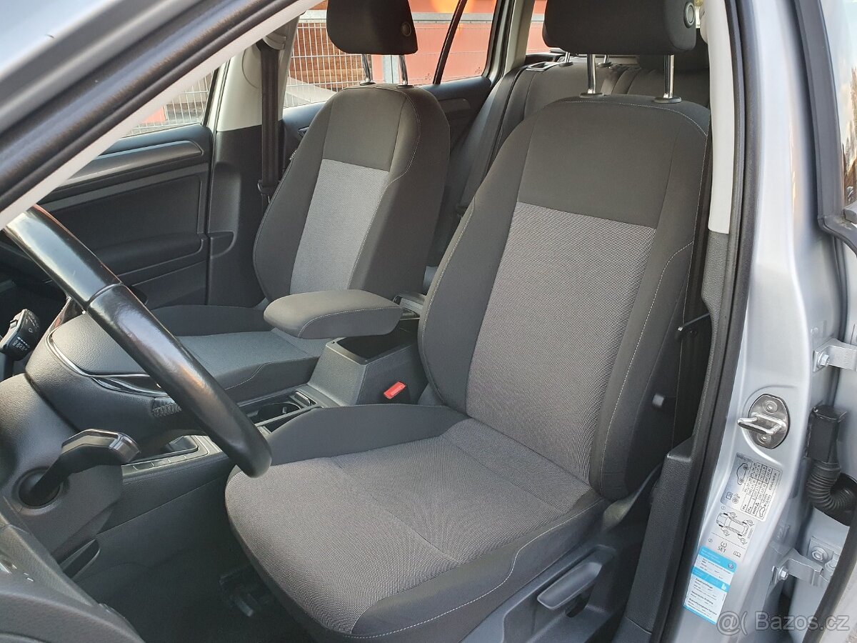 VOLKSWAGEN GOLF 1.6 TDI SERVISKA, DPH, NAVI, MOC HEZKÝ - 6