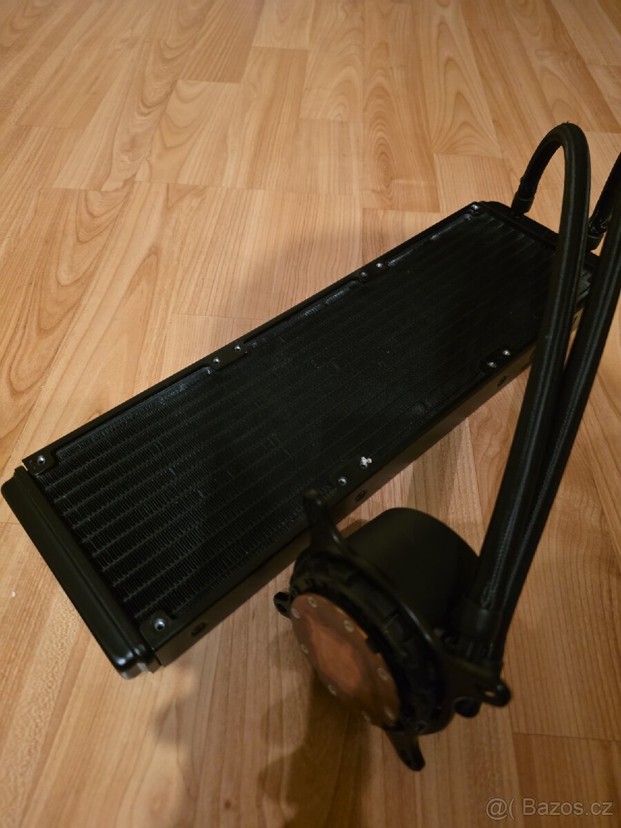 NZXT Kraken 360 - displej - 6