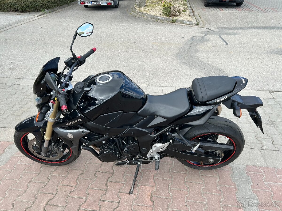 Suzuki GSR 750 2011 - 6