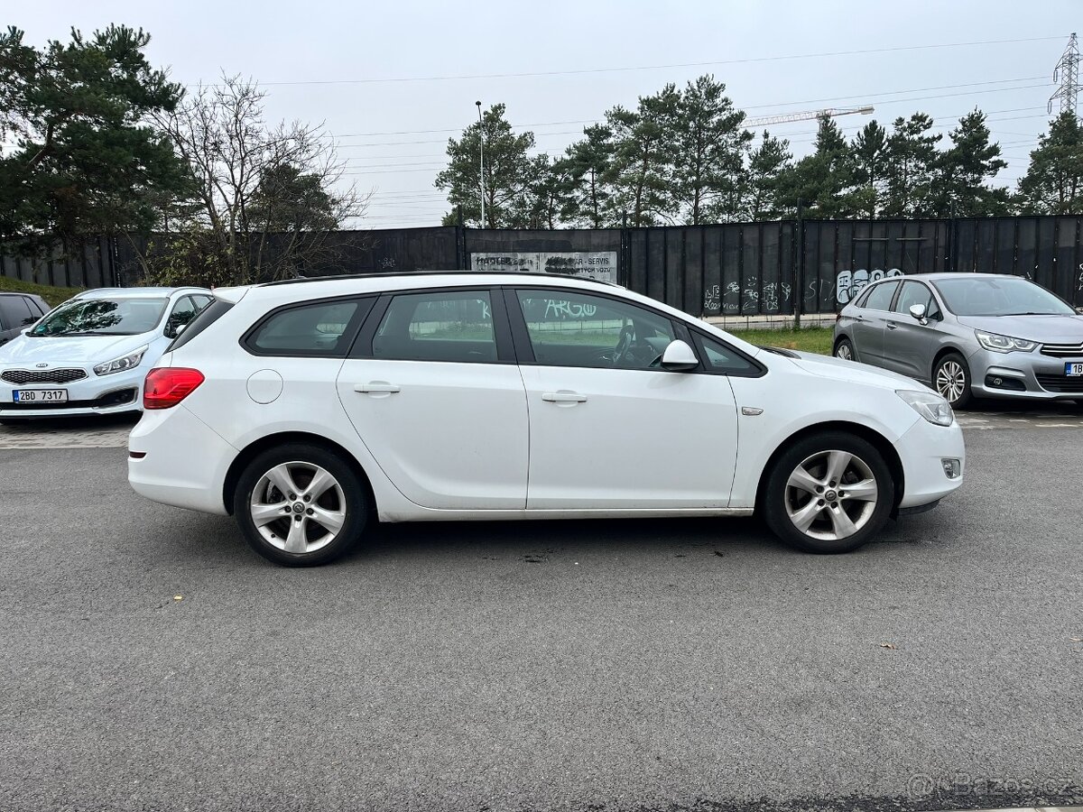 Opel Astra J 1,6 Turbo 180k, 2011, 1. MAJ.ČR, VADA MOTORU - 6