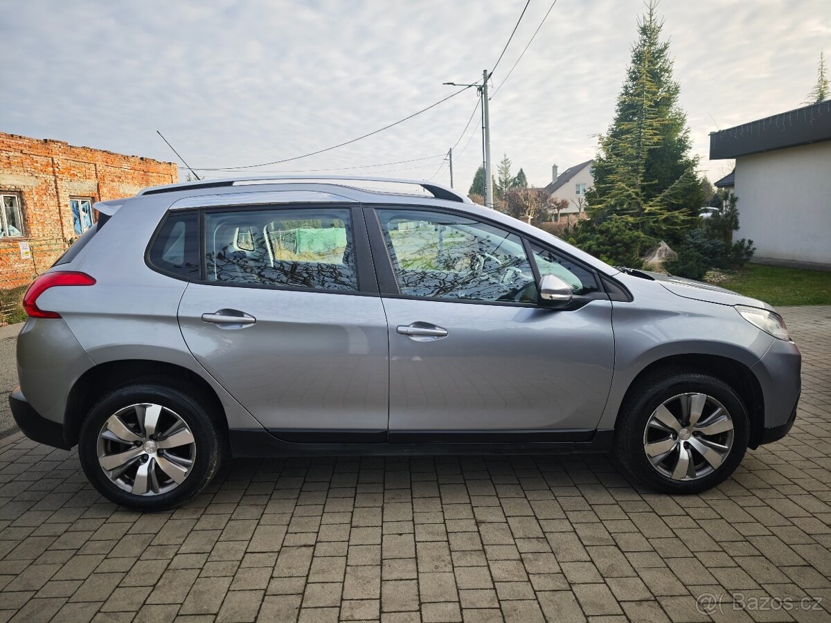Peugeot 2008 1.2i benzín - 6