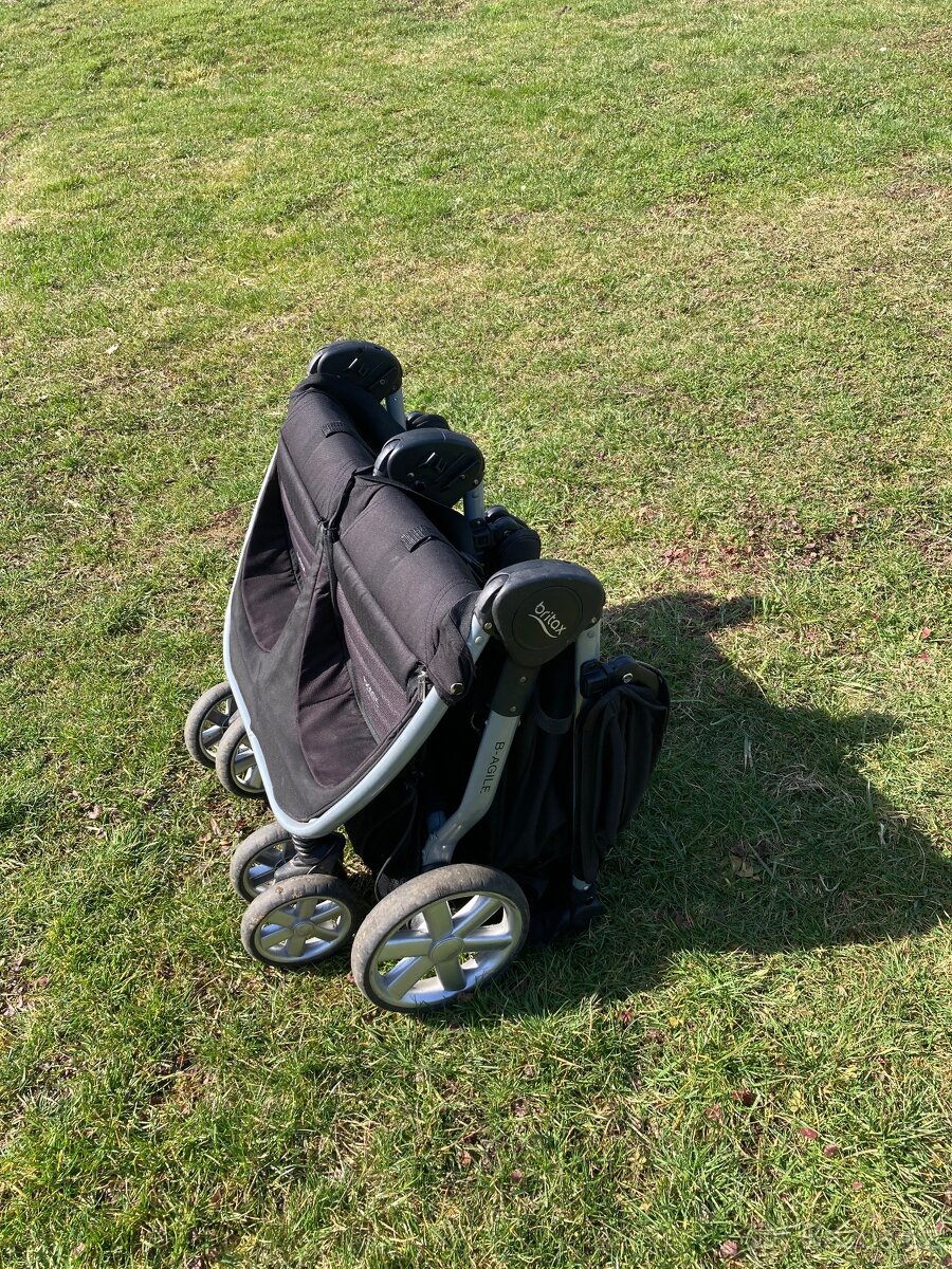 Letni kocarek pro dvojcata - 6