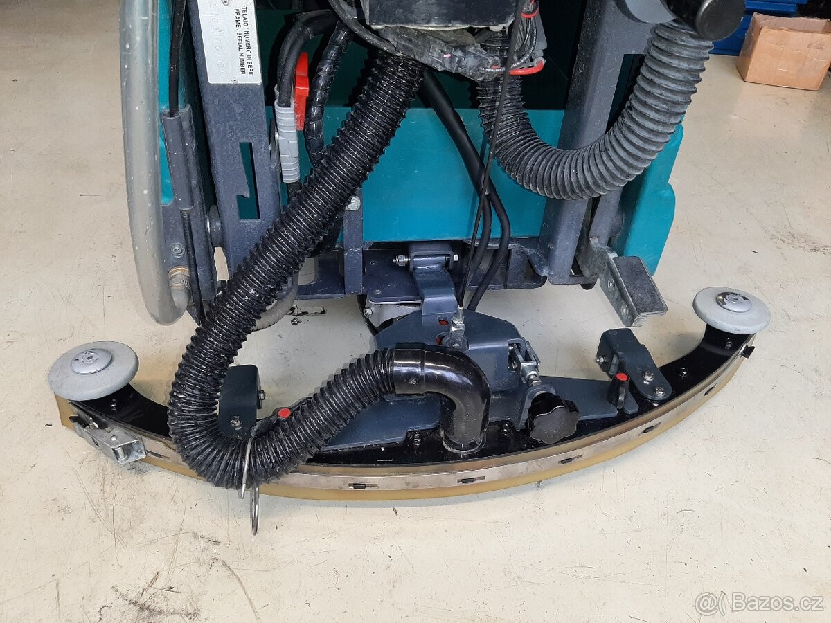 Podlahový mycí stroj Eureka E51 - 6