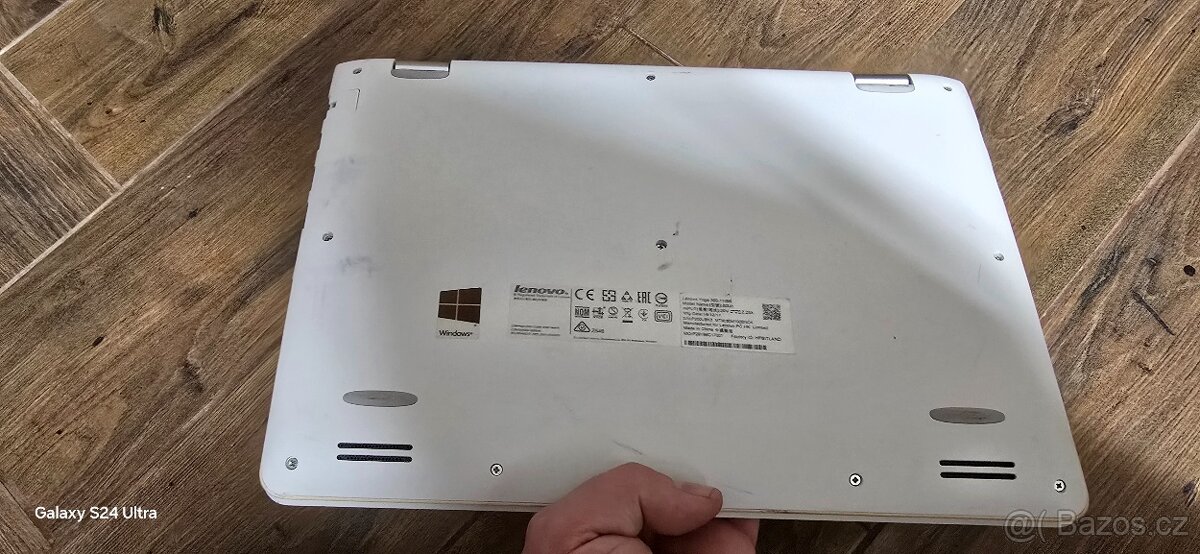 Menší notebook Lenovo - 6
