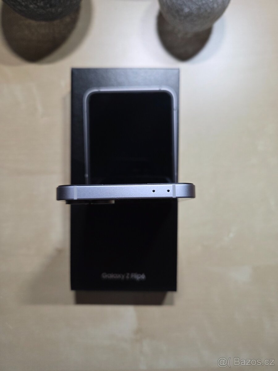 Prodám Galaxy Z Flip 6, 12GB/512GB Silver Shadow - 6