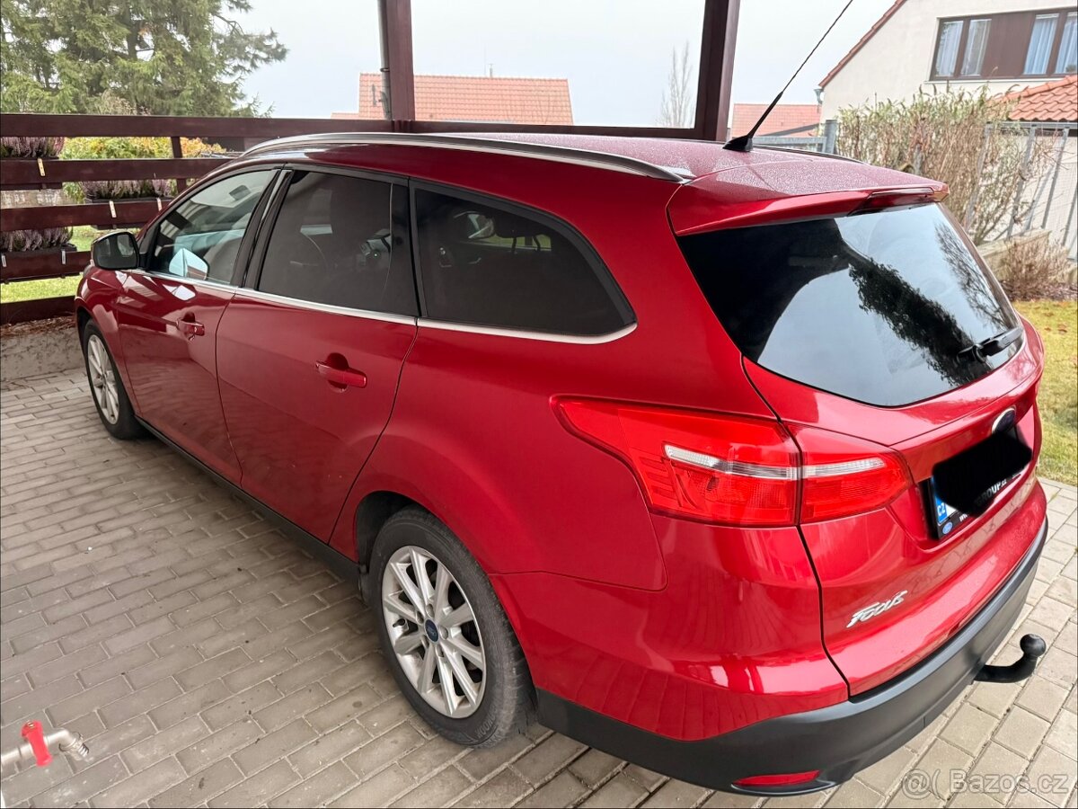 Ford Focus combi 1.5 EcB 110kW manuál - 6