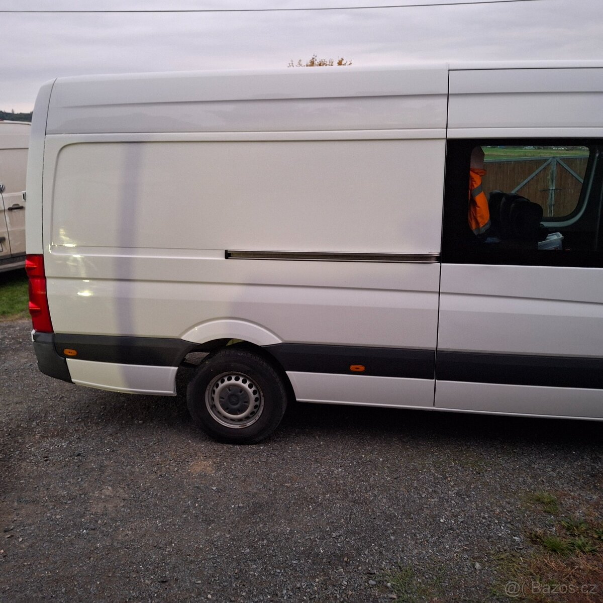 PRODÁM VW CRAFTER 6-místný - 6