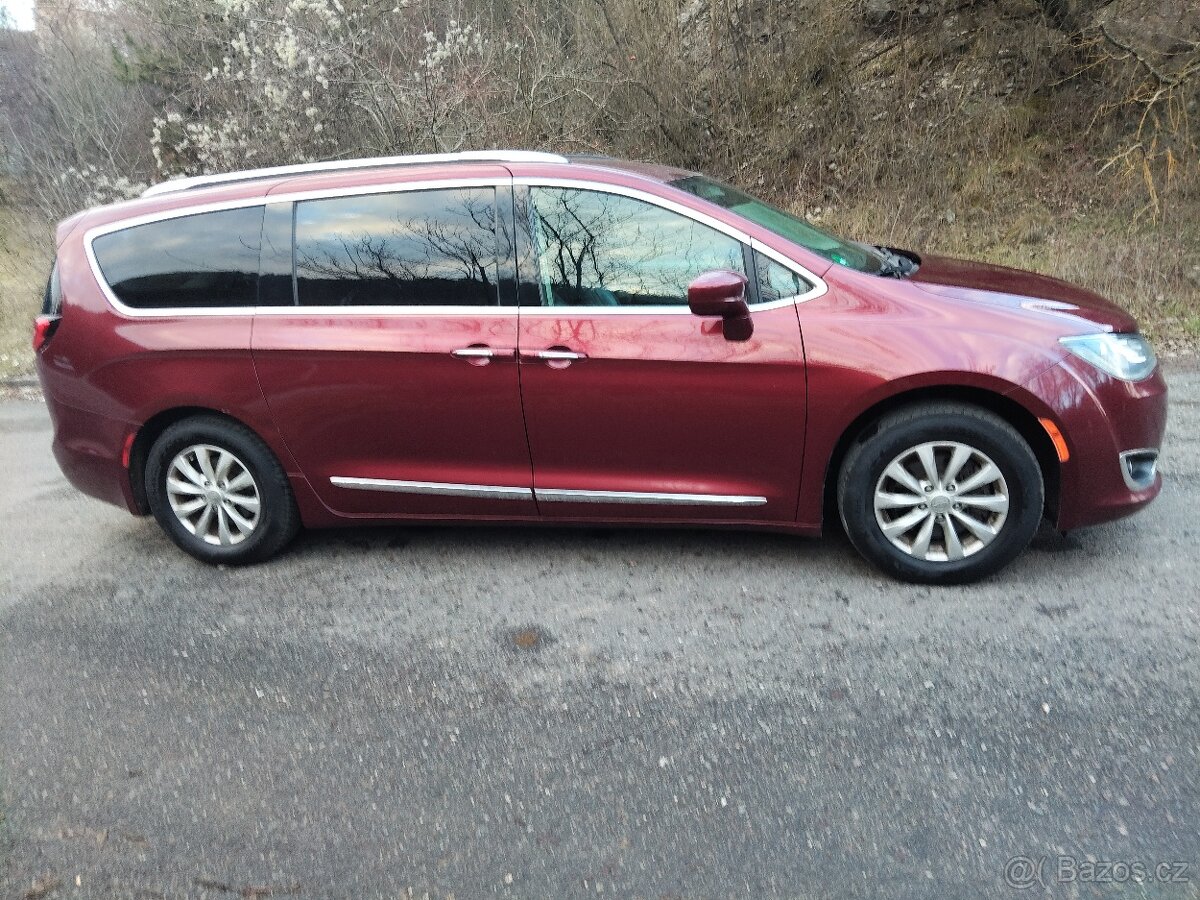 Chrysler Pacifica - 6