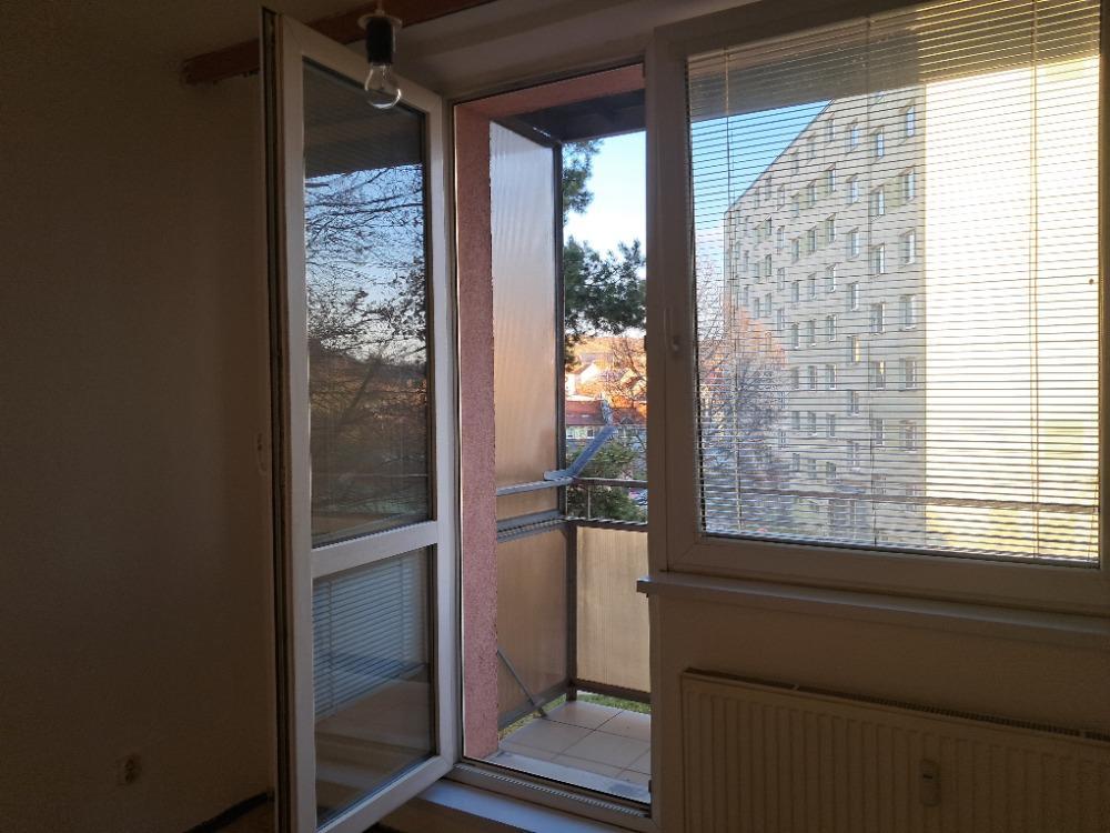 prodej panelového bytu OV 3+1 v centru obce - 6