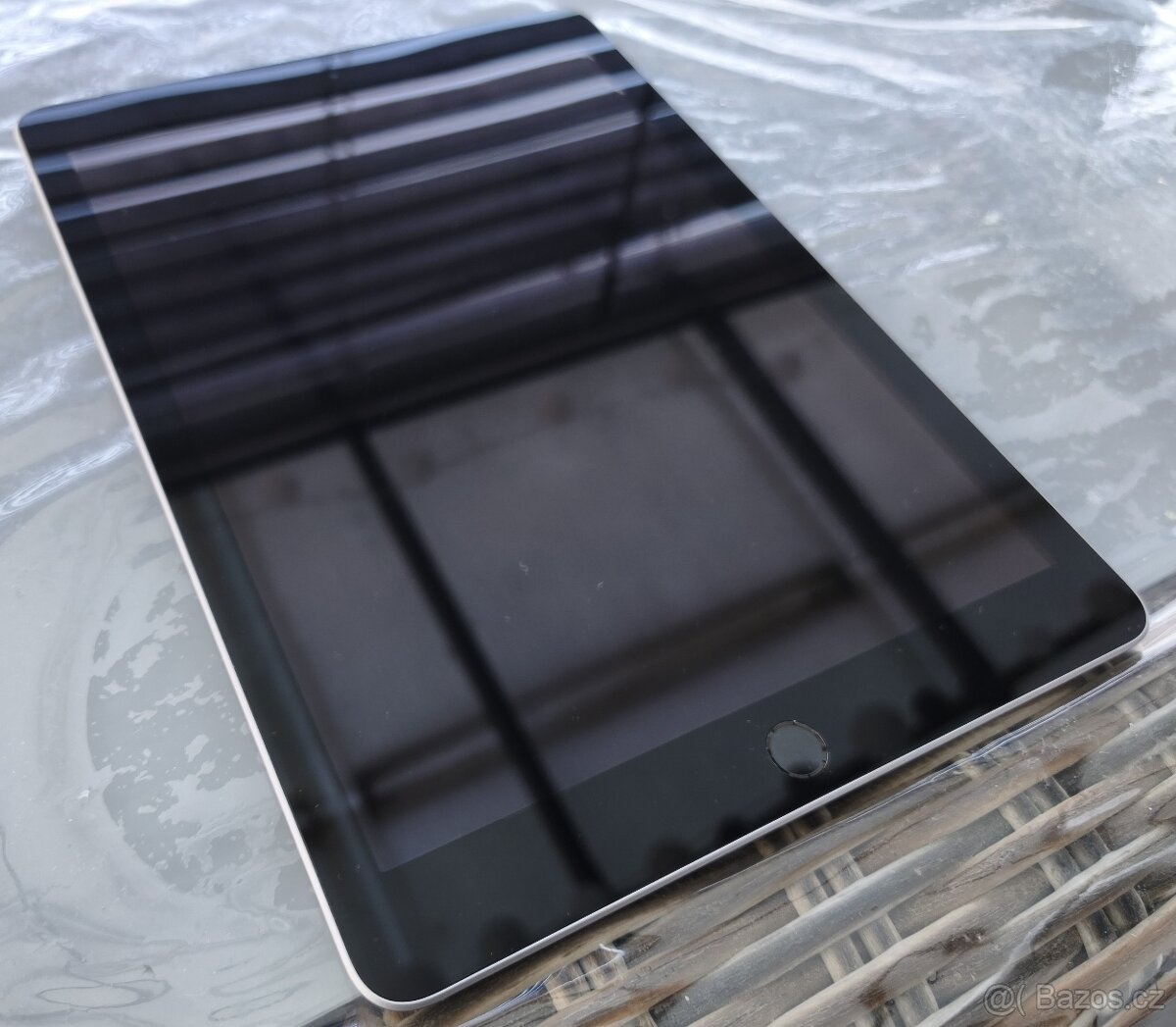 Apple iPad 6 gen. / 32GB Uložiště / IOS 17.7.10 / 9,7" /SIM - 6