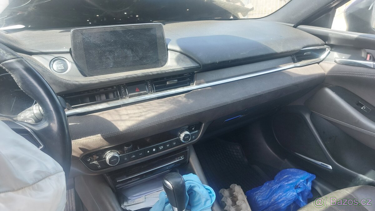 Prodám havarovanou Mazda 6, nafta 135kw, r.v. 2019 - 6