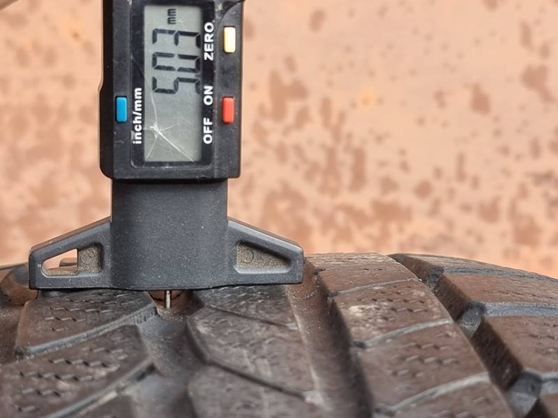 Zimní Continental 225 60 17 - 6