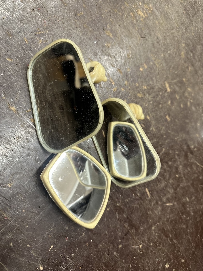 Predám spatní zrcátko do plexištítu JAWA ČZ - - 6