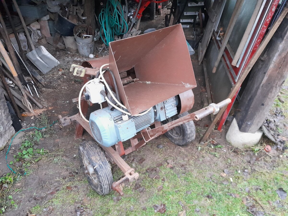 Kombinovaný štěpkovač, drtič větví, špalíčkovač - 6