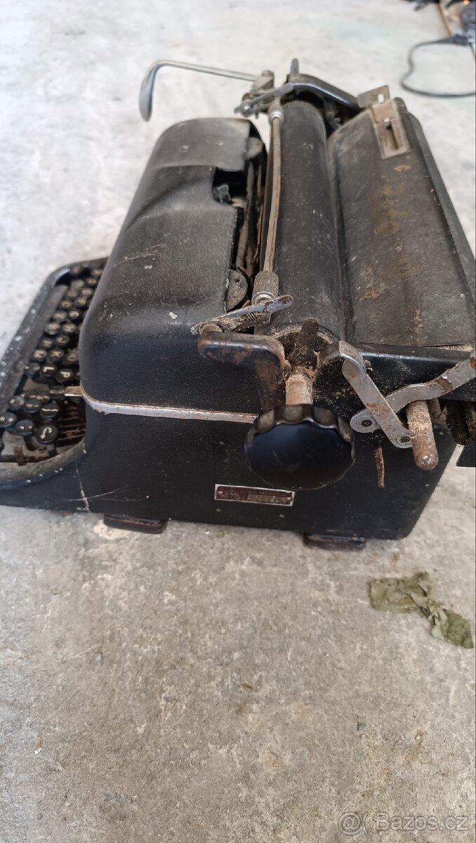 Psací stroj 500,- - 6