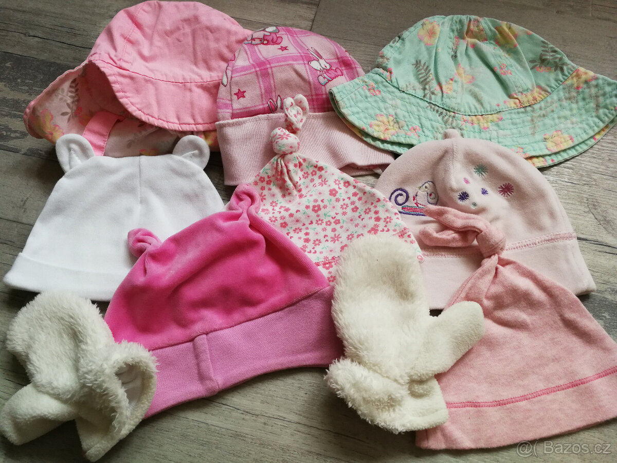 Balík oblečení pro holčičku od velikosti 62 do 6-9 měsíců. - 6