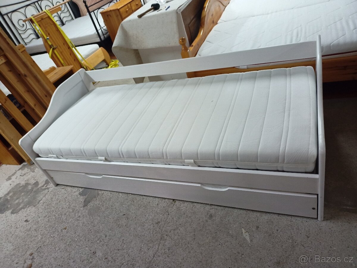 Prodám hezkou postel z masivu s dalším vysunovacím lůžkem - 6