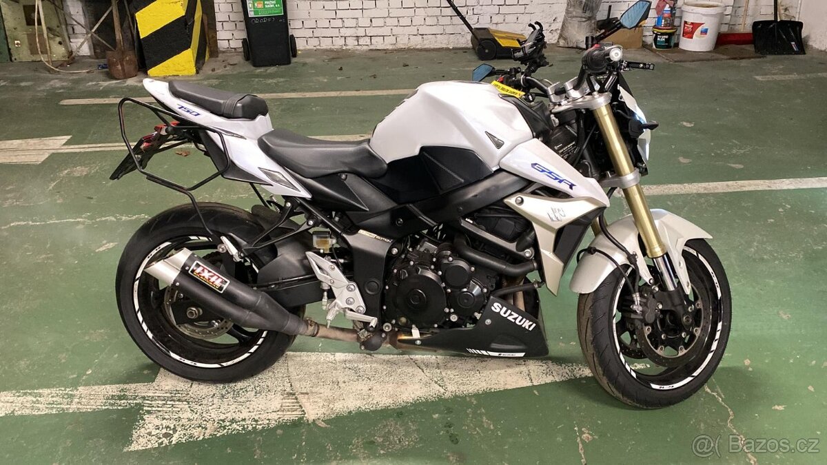 Suzuki GSR 750 - 6