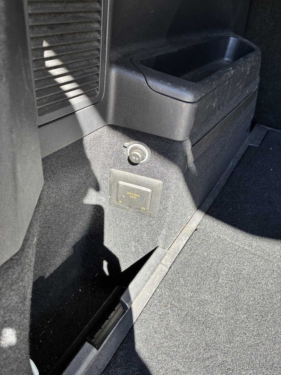 VW TOURAN 1.6TDI DSG DPH - 6