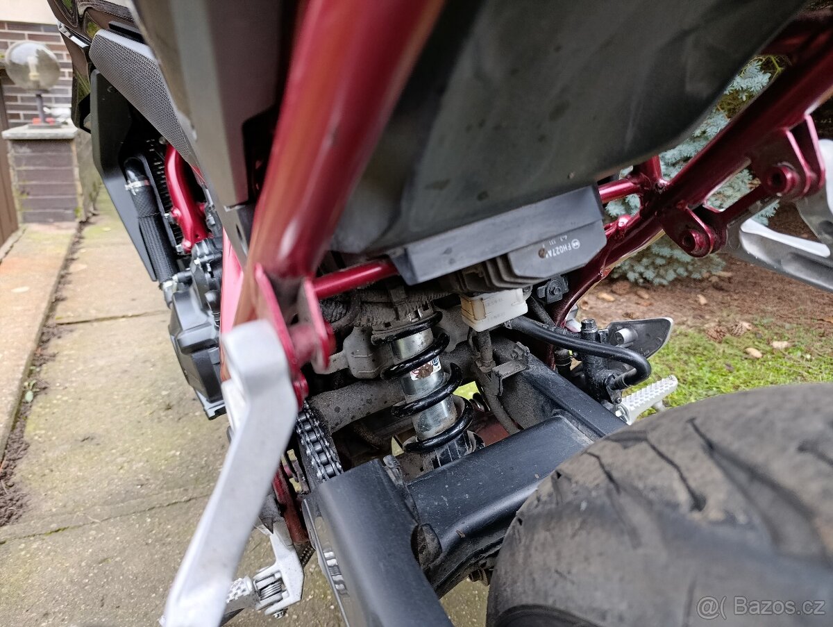 Honda CB 750 Hornet - 6