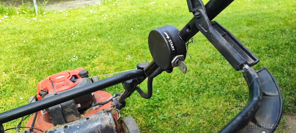 Sekačka se startováním a velmi silným motorem - 6