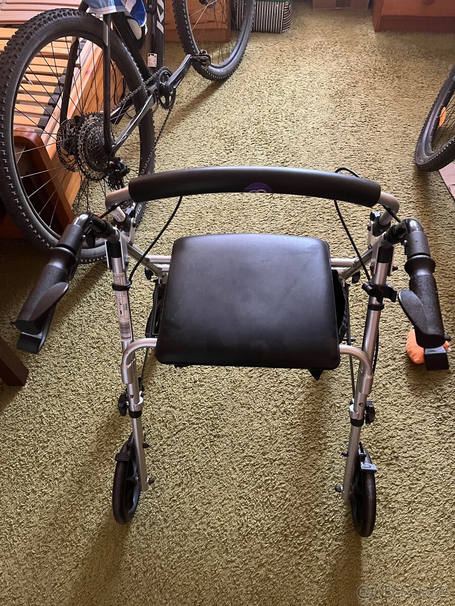 Prodej invalidního chodítka - 6