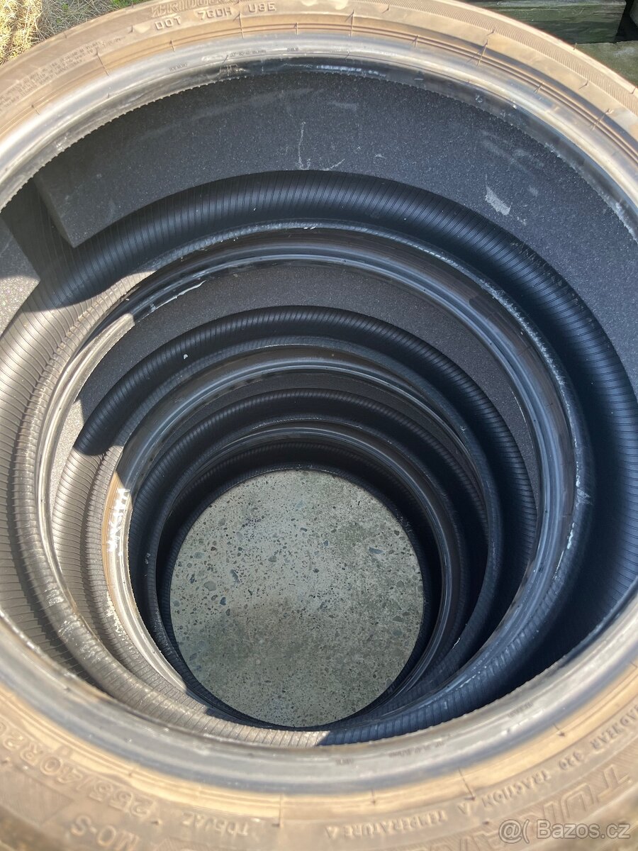 Pneu 255/40 R20 - 6