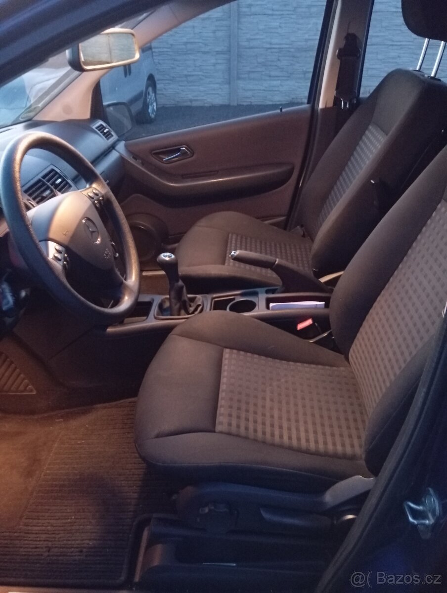 Mercedes Benz A 1,5 benzín , vyhřívaná sedadla - 6
